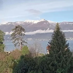 With And Montains Views Free Parking Apartment